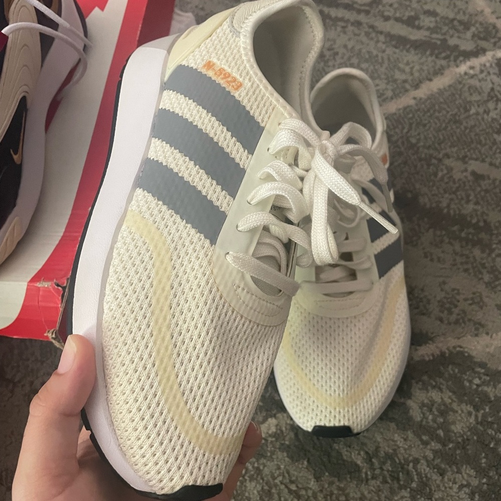 Adidas youth size 6y fit a womens 7.5